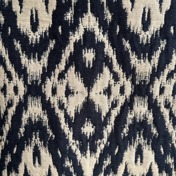 •Willi Smith• Black/Taupe Ikat Print Pencil Skirt - Size 6 - Picture 3 of 8